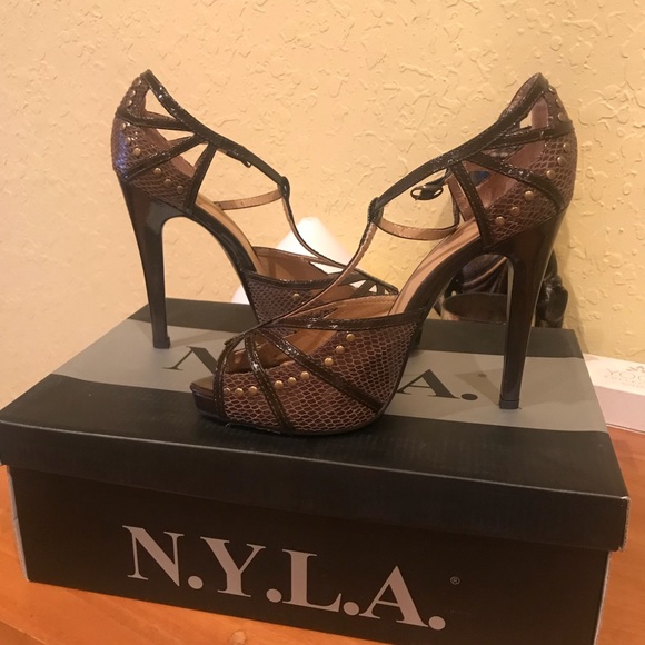 NYLA Brown heels with studs - Picture 1 of 4
